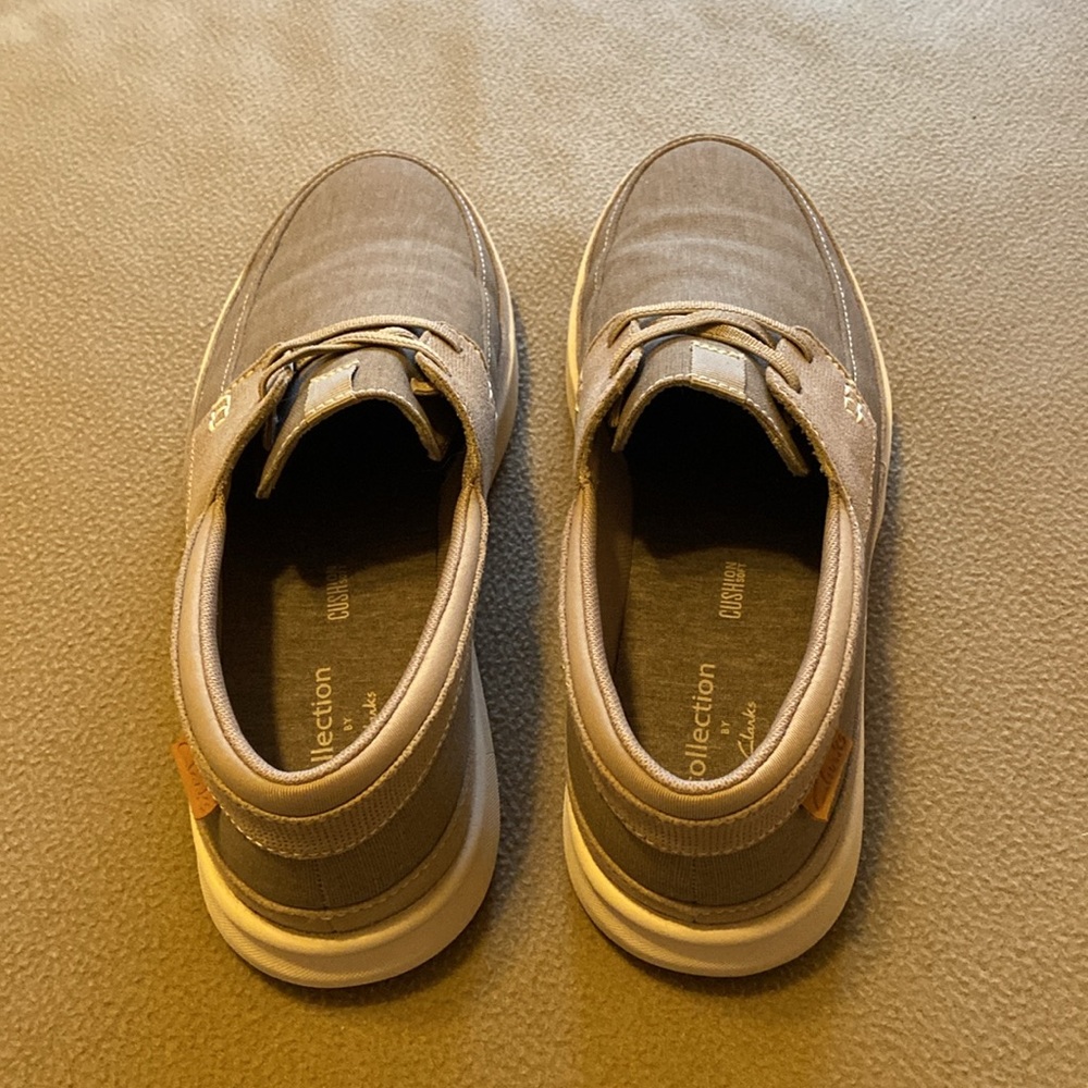 Clarks canvas slip-on shoes. Men's size 9. - Picture 7 of 7